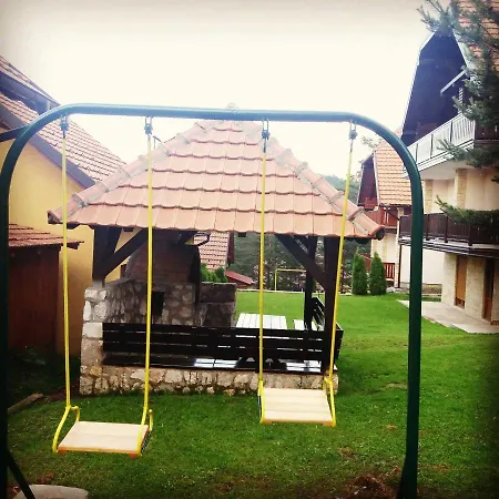 Tara Malesevic - 1 *