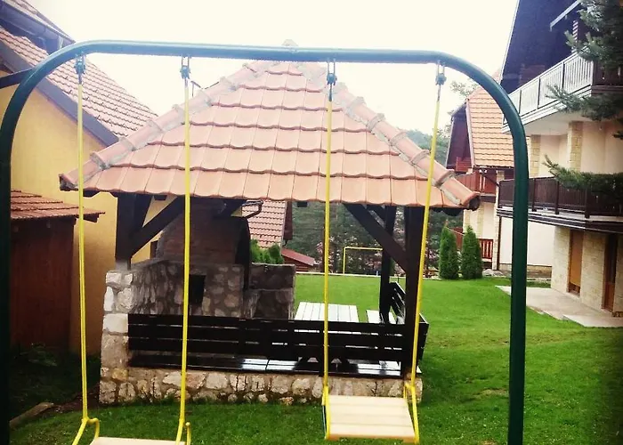 Tara Malesevic - 1 *