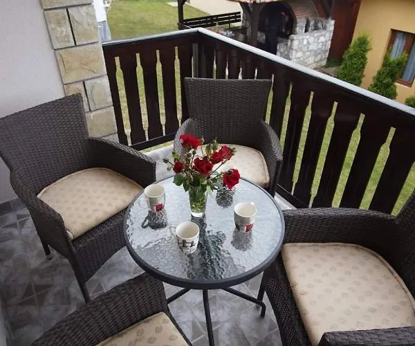 Tara Malesevic - 1 Apartment *