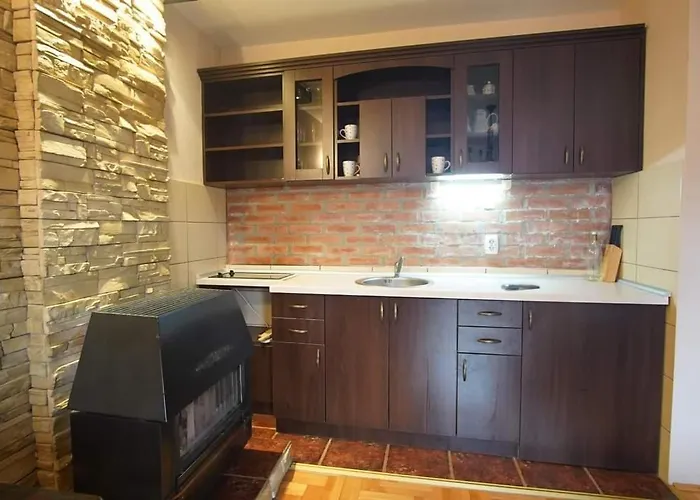 Tara Malesevic - 1 *